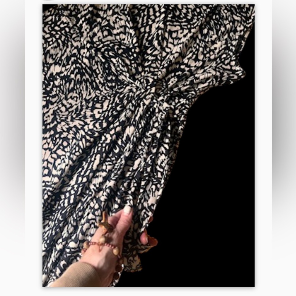 LM Floral Black& Cream Faux Wrap dress -NWOT-Sz M☀️🖤 - Picture 3 of 5